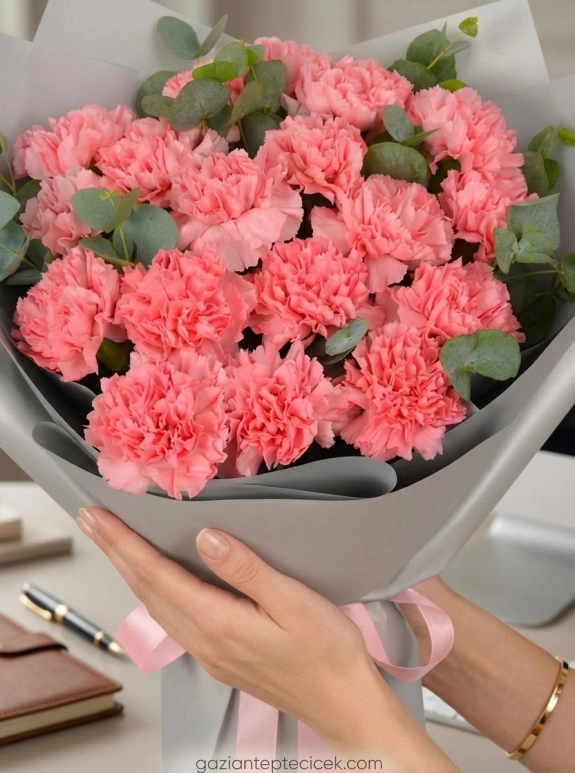 17 Pembe Karanfil Buketi