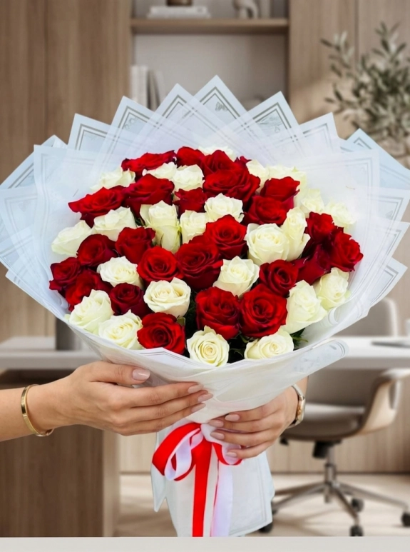 41 Adet Kırmızı Ve Beyaz Mix Buket