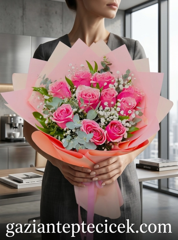 9 Adet Pembe Süslü Gül Buketi